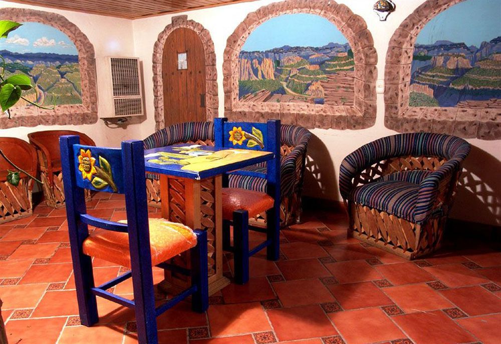 Plaza Mexicana Margarita'S Creel Exterior foto